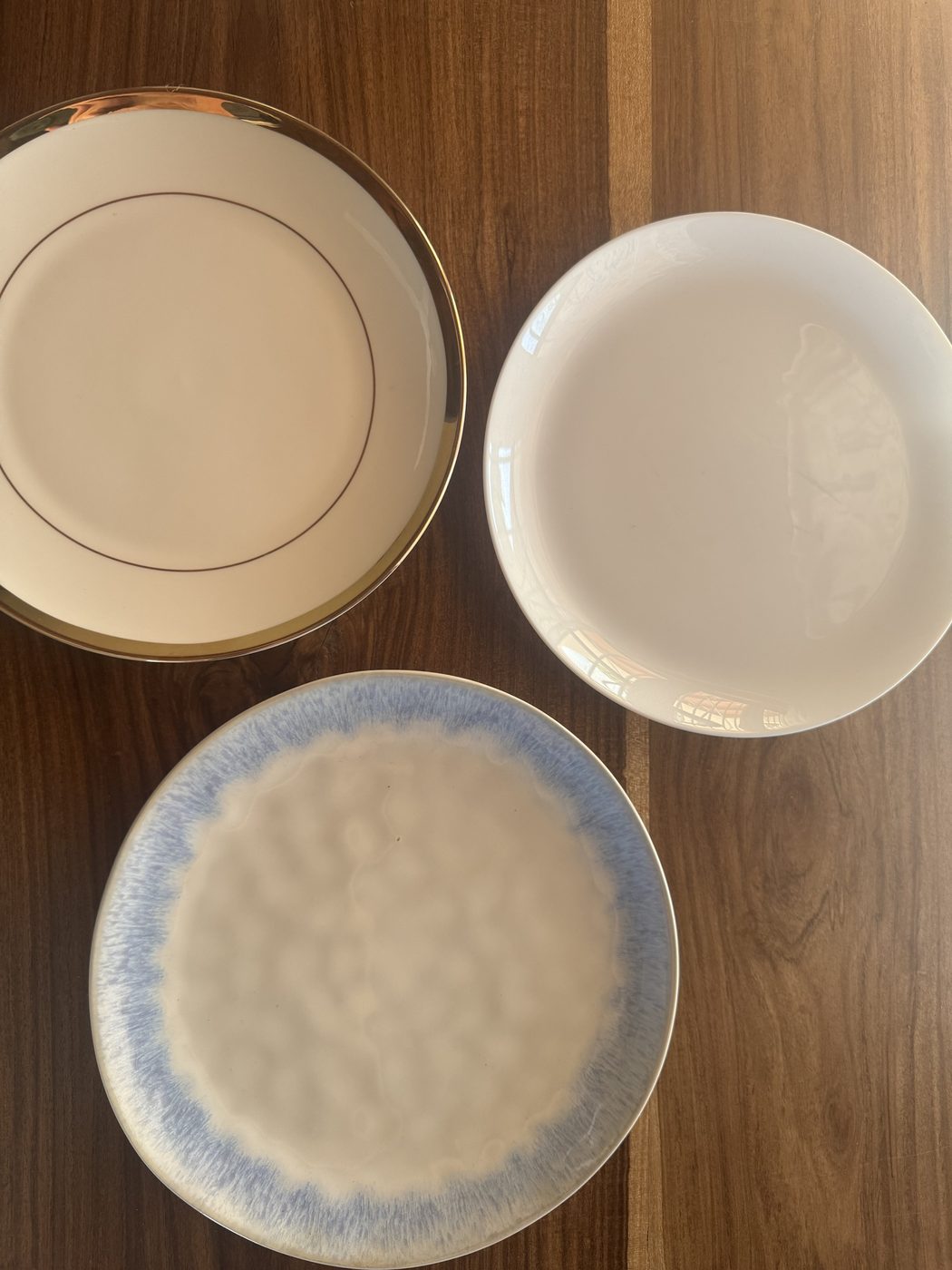 Blue glaze ceramic set: Next to the gold rim and white plates