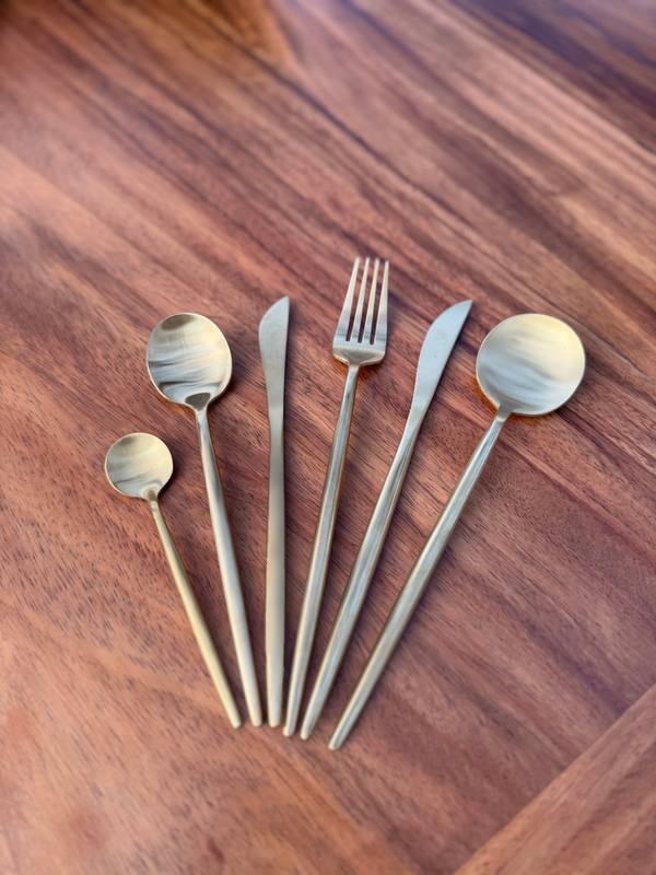 Gold cutlery: Brushed gold cutlery
