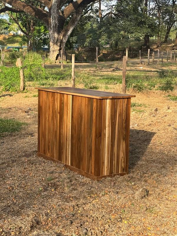 Laurel bar: Handmade laurel pacífico wood bar