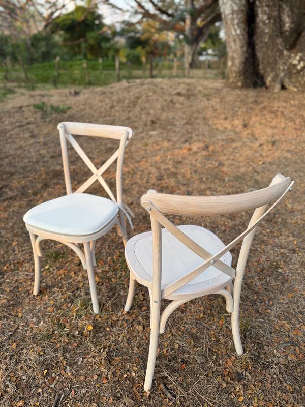 White oak crossback chair: Oak wood crossback chair in vintage white