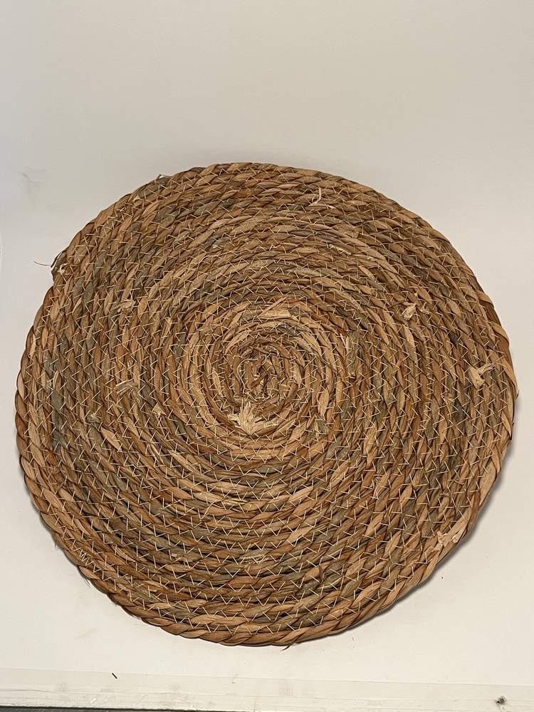 Wicker charger: Natural woven seagrass charger